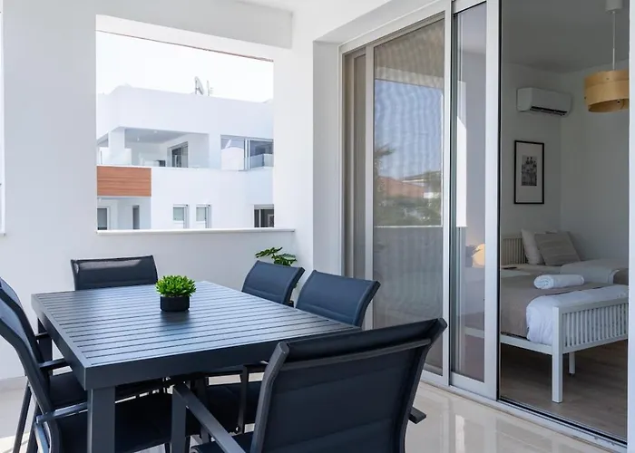 Valleria - 2 Bedroom W Pool In * Larnaca