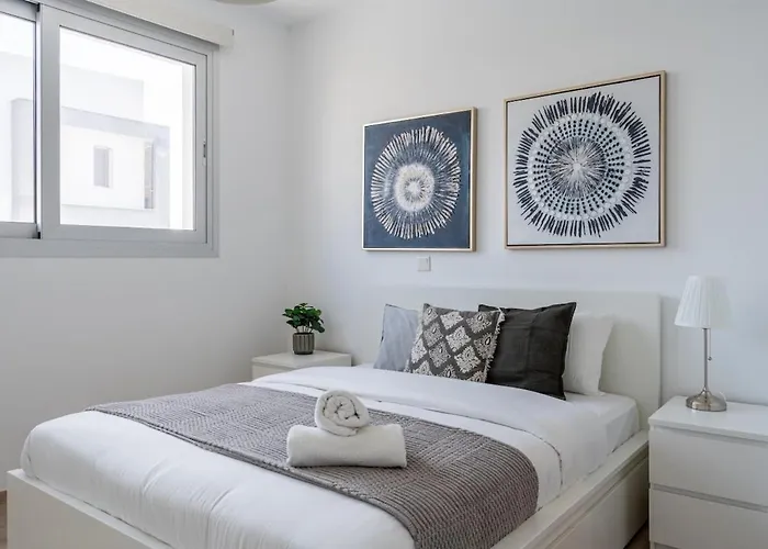 Valleria - 2 Bedroom W Pool In * Larnaca