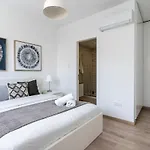 Valleria - 2 Bedroom W Pool In דירה *